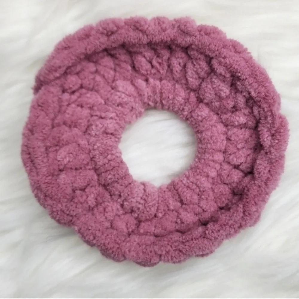 Handmade Textured Crocheted Scrunchies Ponytail Holder Hair Tie Set Of 4 - New